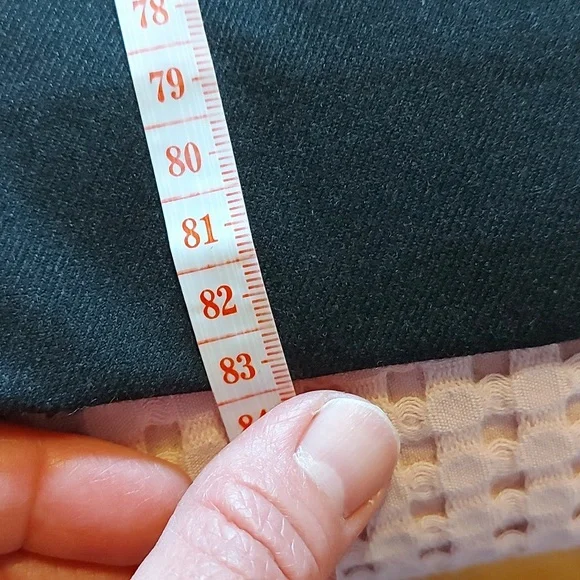 Woman's skirt - Picture 5 of 13